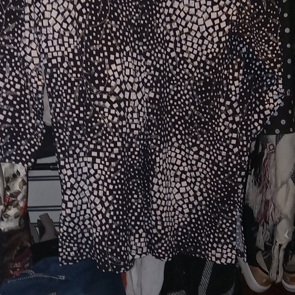 Tanjay, M, Black &White - Picture 3 of 4